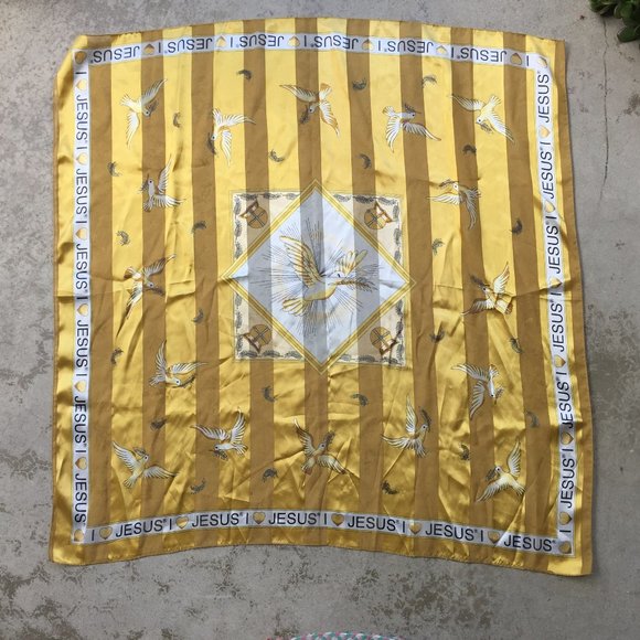 Shimmery "I 💛 Jesus" Scarf - Picture 1 of 5